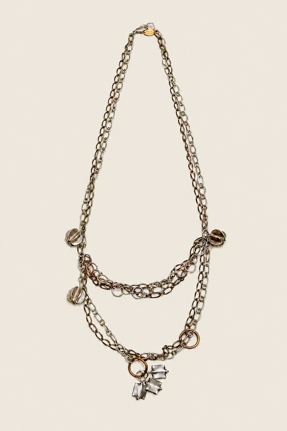 Collar Twinkle Three Squares de diseño geométrico en plata bañada en oro, pieza versátil para regalo especial o autoregalo con energía positiva