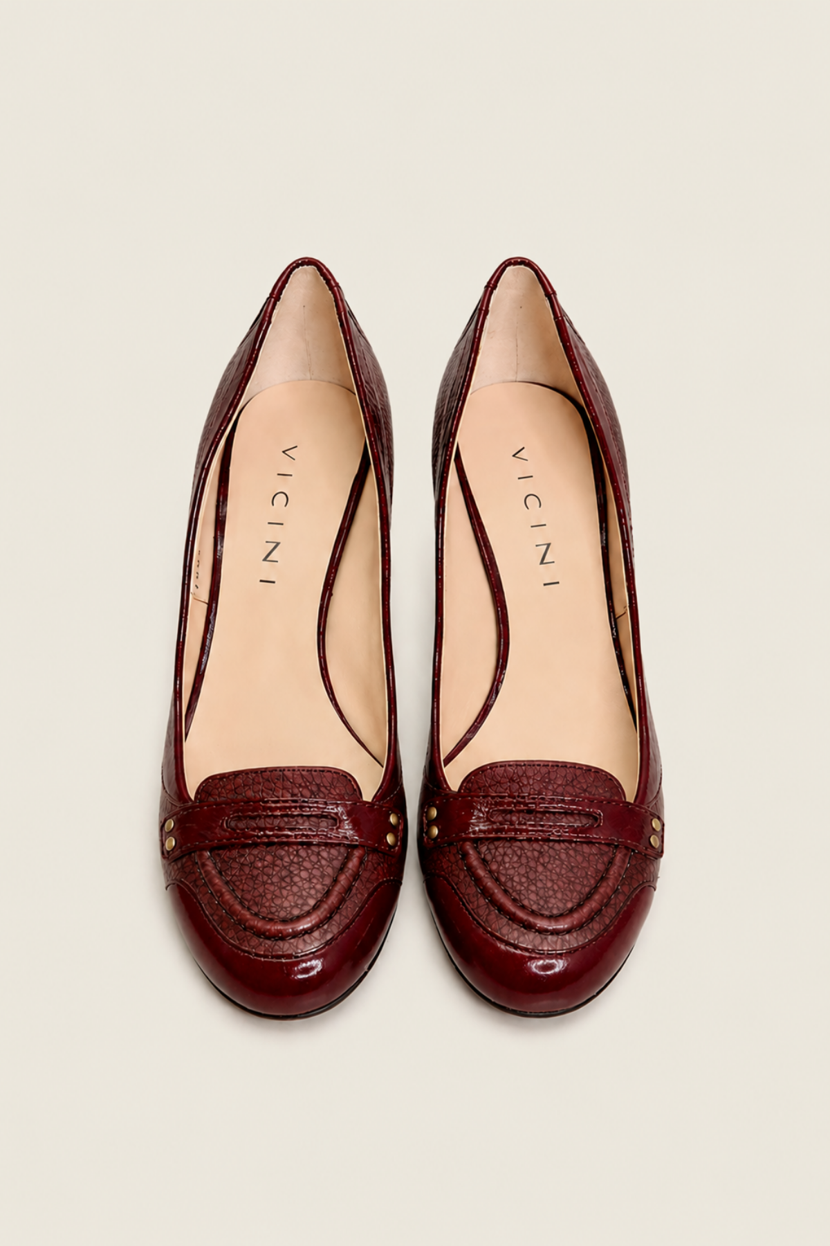Zapatos de tacón alto Vicini en color burdeos con diseño sofisticado y acabado en piel premium para eventos especiales