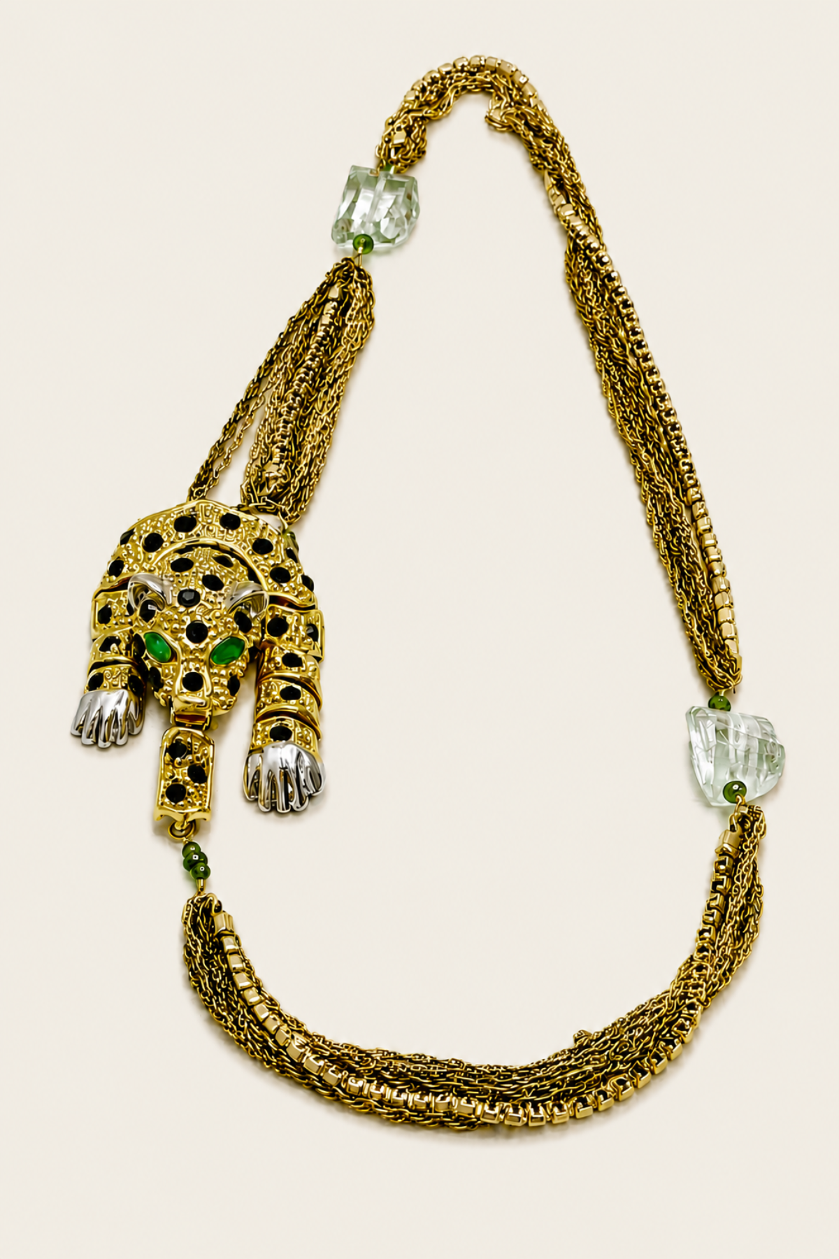 Collar dorado chapado con cadena y colgante de leopardo y tigre con cristales brillantes para un toque sofisticado y atrevido