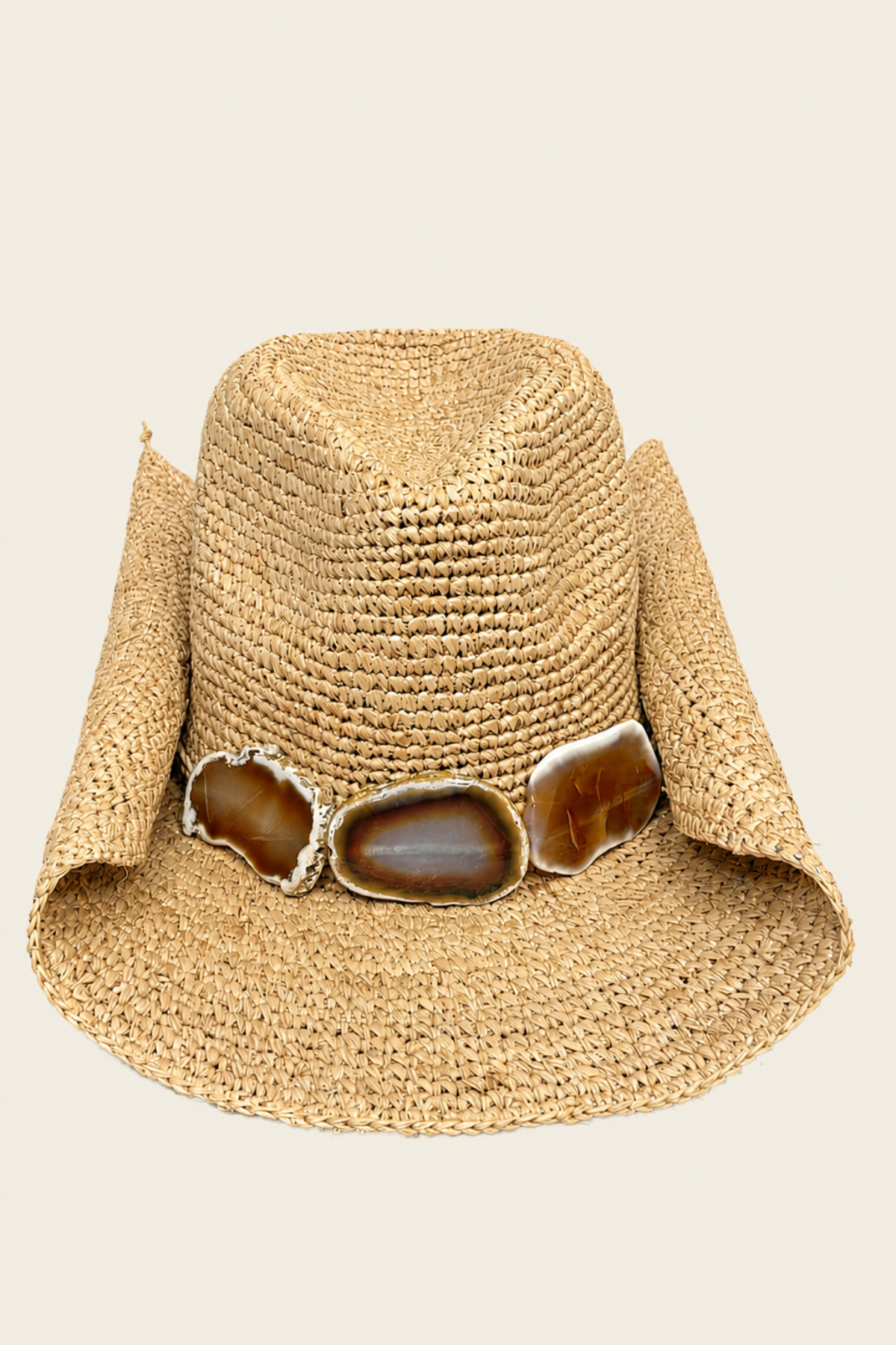 Sombrero de rafia beige estilo boho con ala amplia y aplicación de piedras marrones tipo ágata