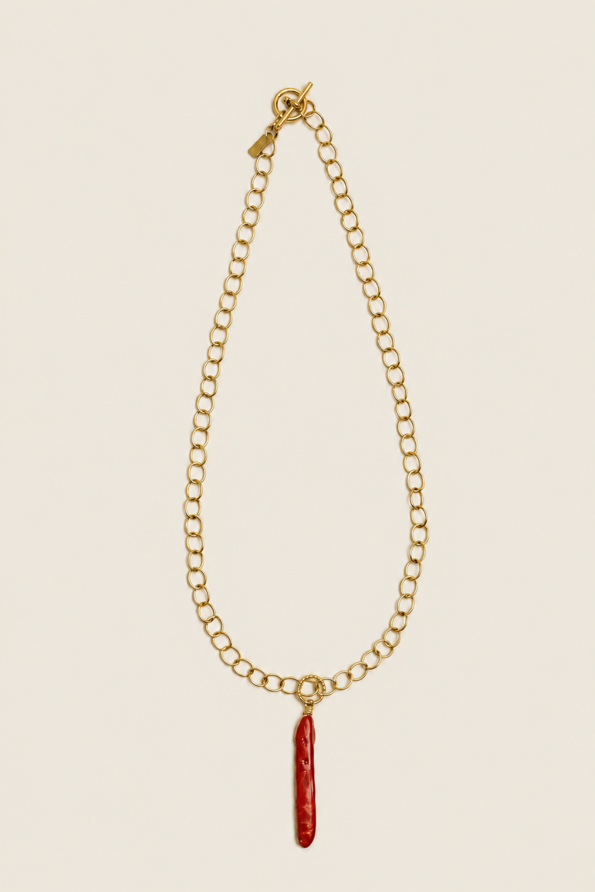 Collar Mima Coral con diseño artesanal en tonos coral y acabado natural para un estilo fresco y sofisticado