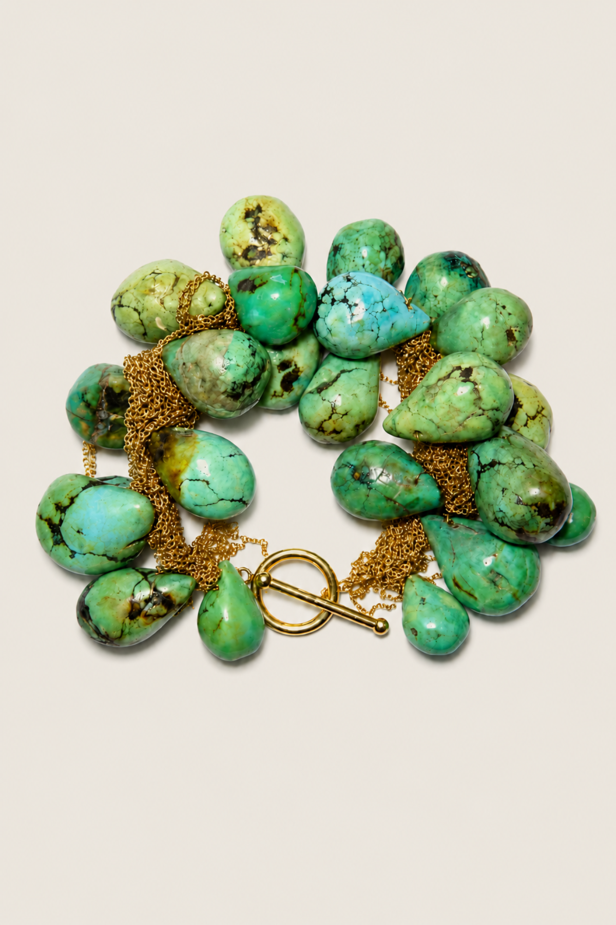 Pulsera Gabriela De La Vega con diseño delicado y elegante, acabado artesanal que realza cualquier look con un toque femenino y moderno
