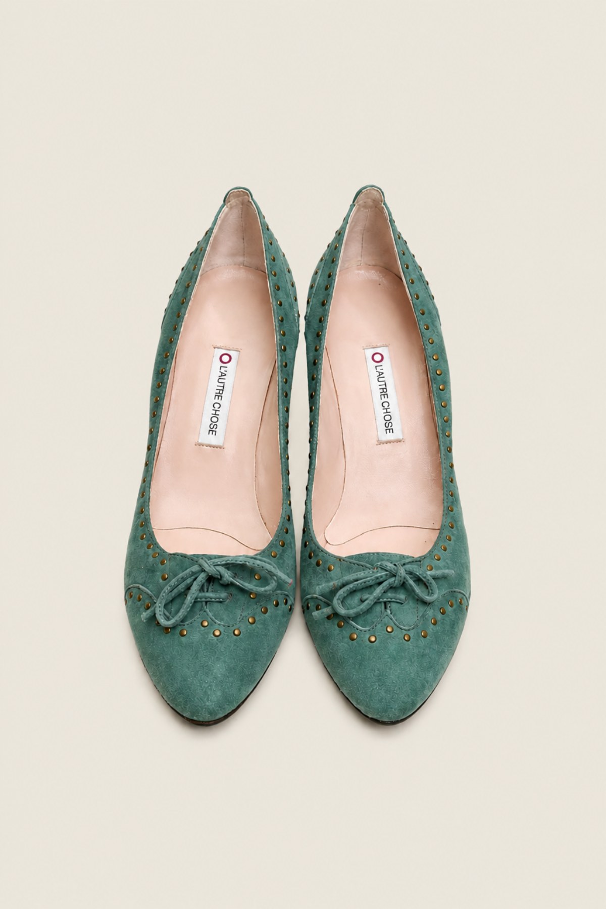 Vista superior de los zapatos L'Autre Chose beige con tacón medio, diseño elegante y plantilla acolchada para máxima comodidad