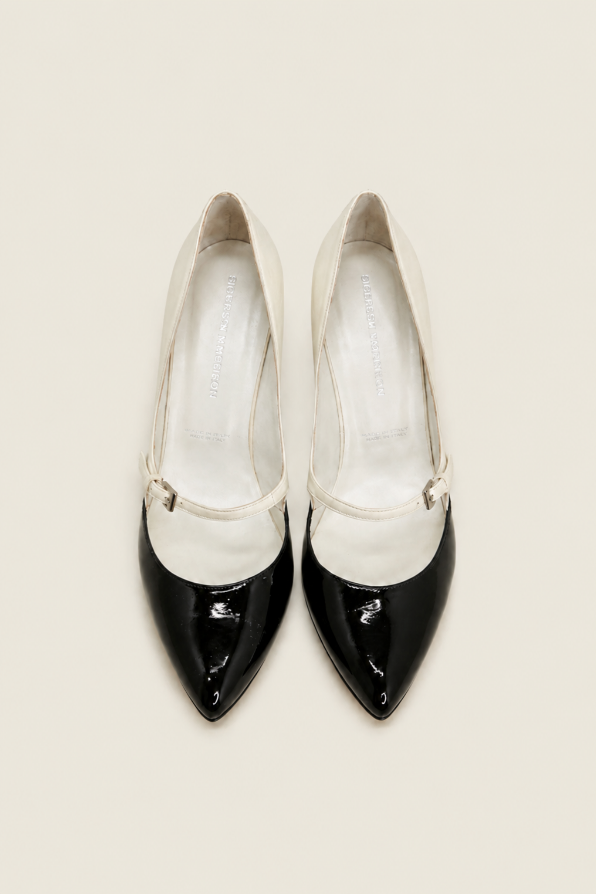 Zapatos Sigerson Morrison Black & White de cuero suave con cuerpo blanco y puntera negra, estilo clásico y sofisticado