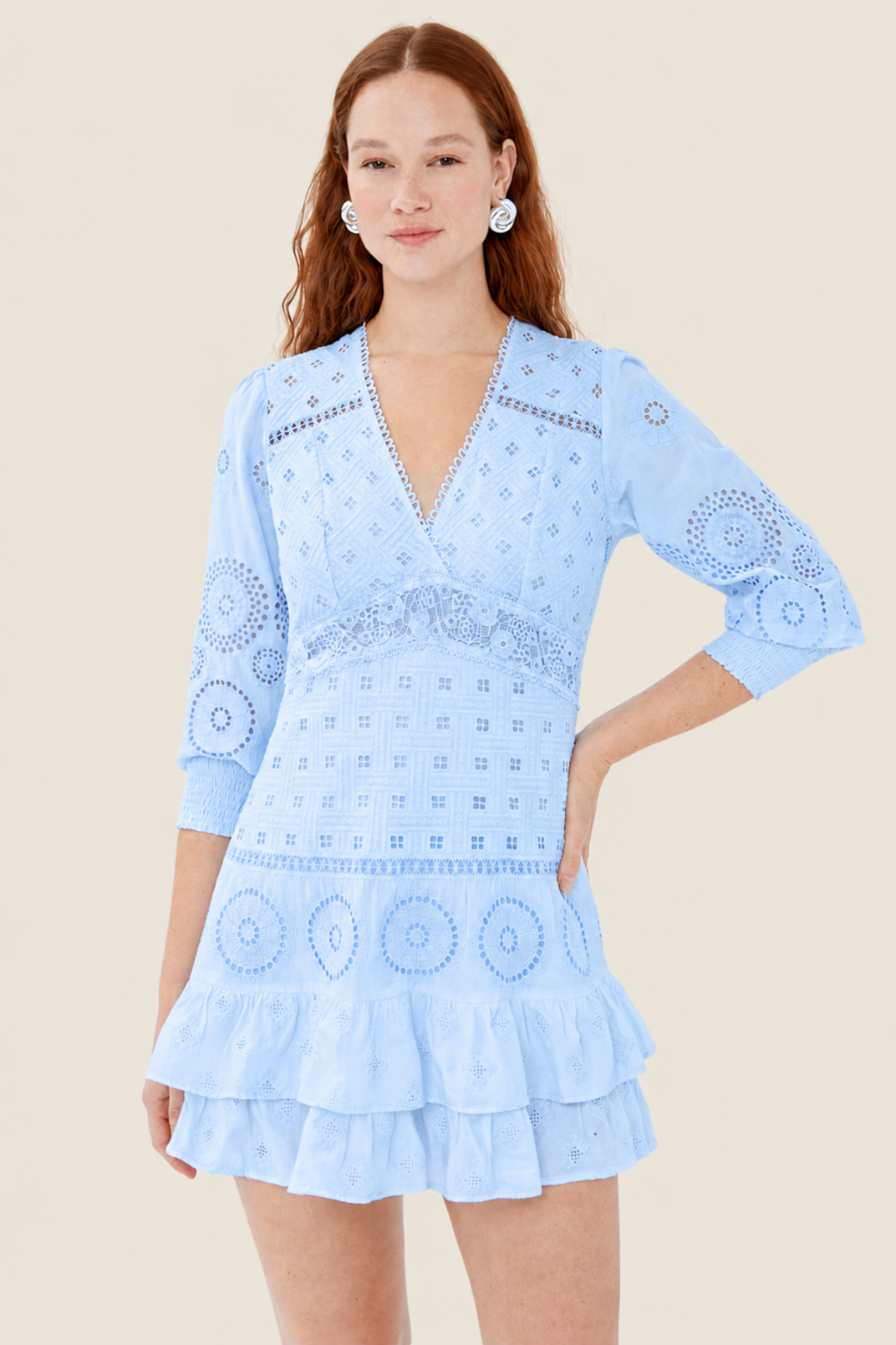 Vestido mini Mala cloud con diseño ligero y silueta fluida ideal para verano, vacaciones y looks casual chic elegantes