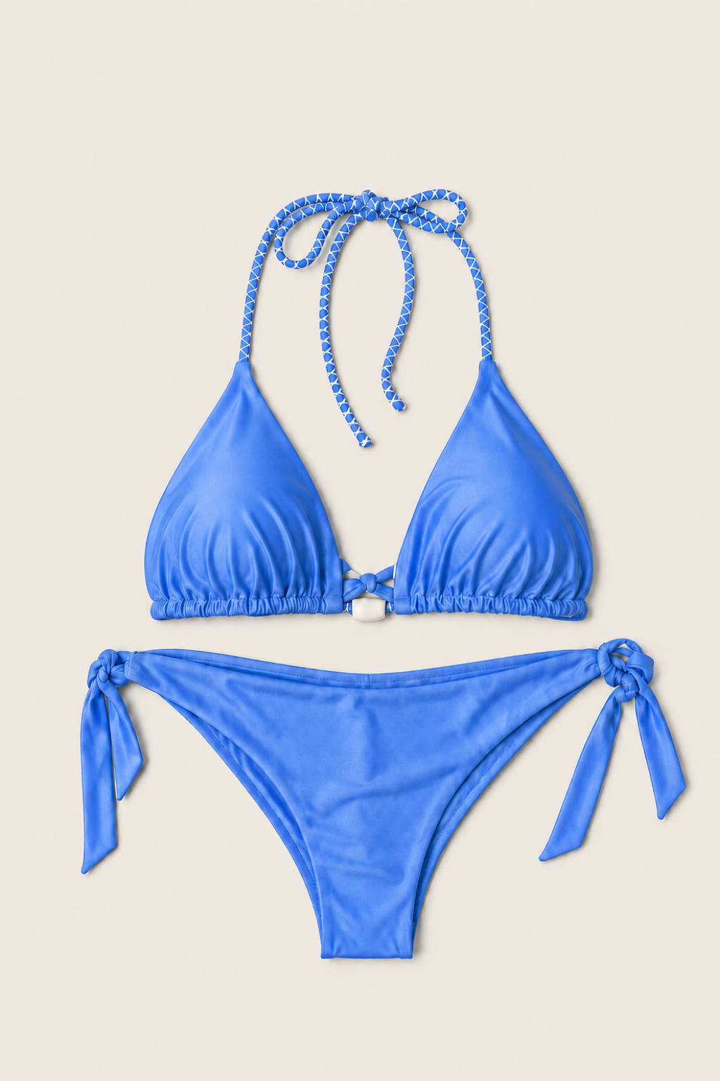 Vista  bikini pervinca con silueta femenina y diseño cómodo perfecto para vacaciones, piscina y outfits summer luxury