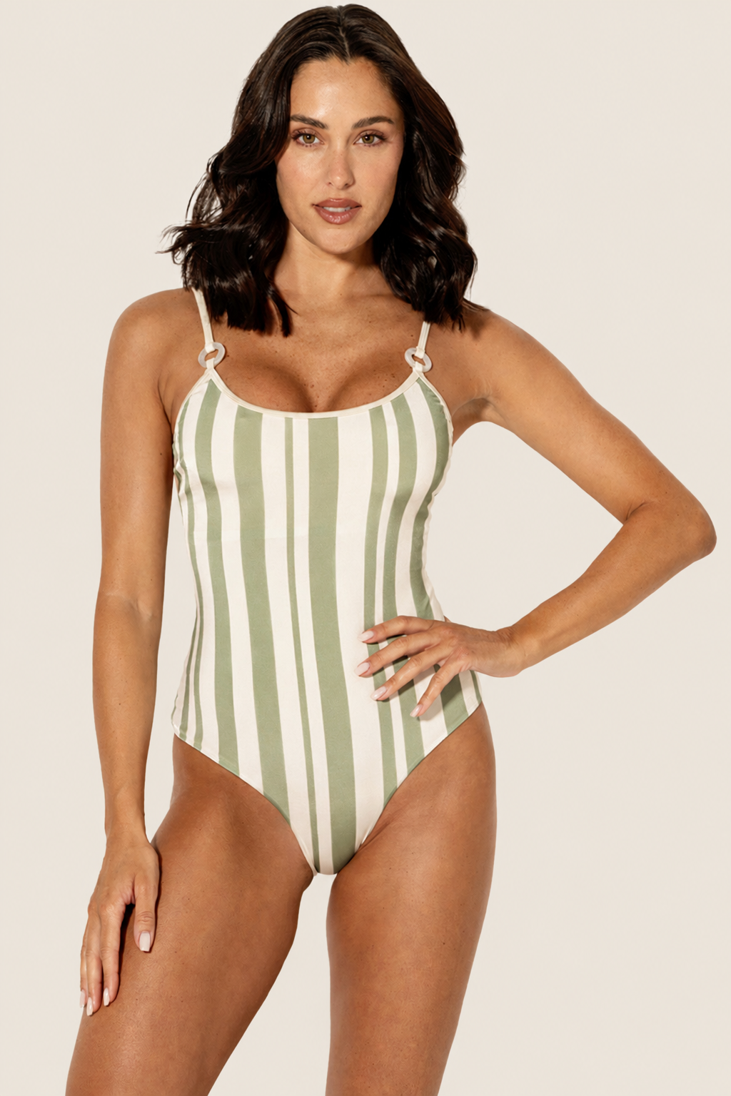 Bañador Spallina verde salvia con rayas verticales y escote cuadrado ideal para playa, piscina y looks beach luxury sofisticados