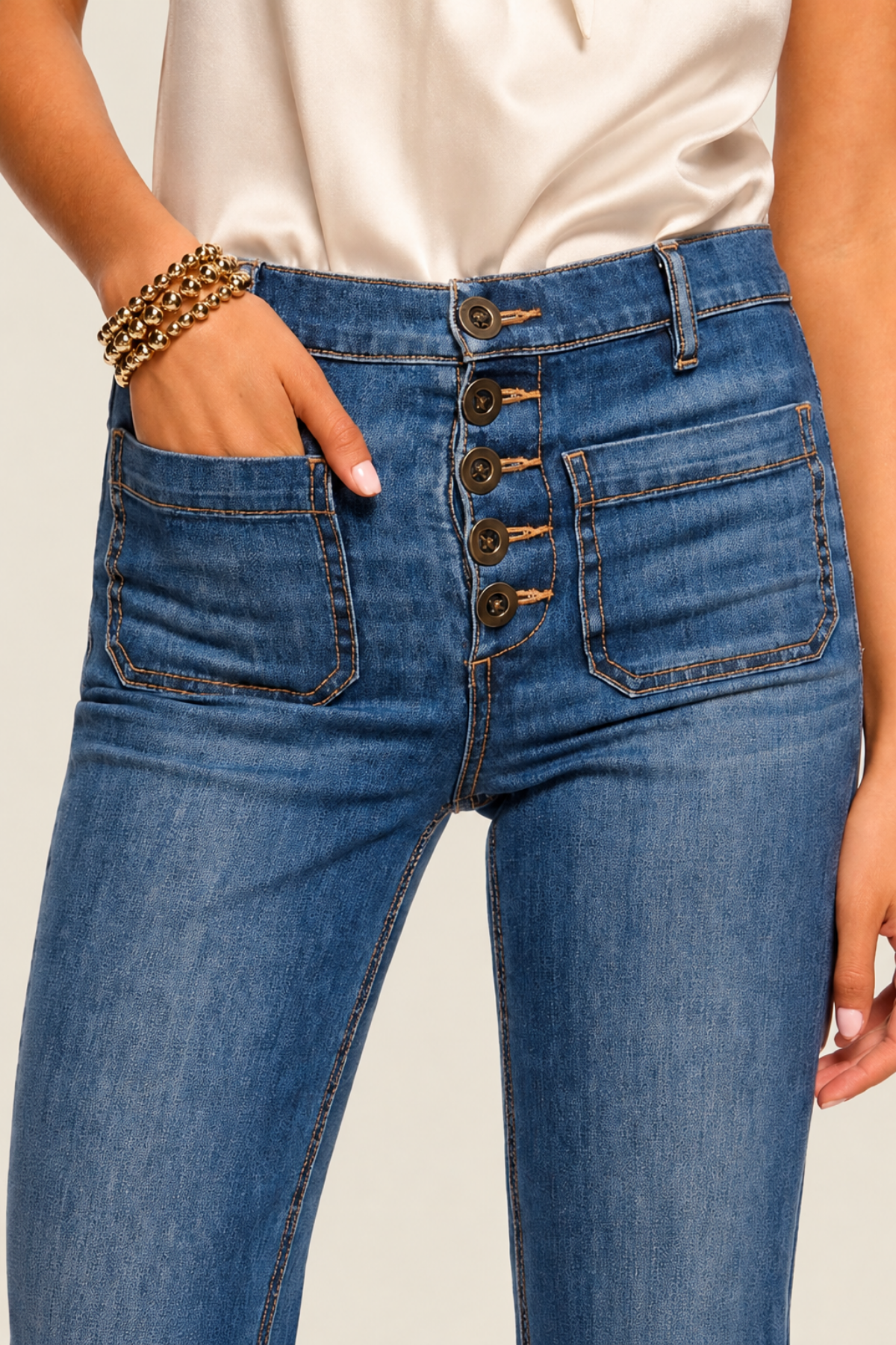 Jeans Cindy tiro alto medium wash favorecedores para looks sofisticados y elegantes