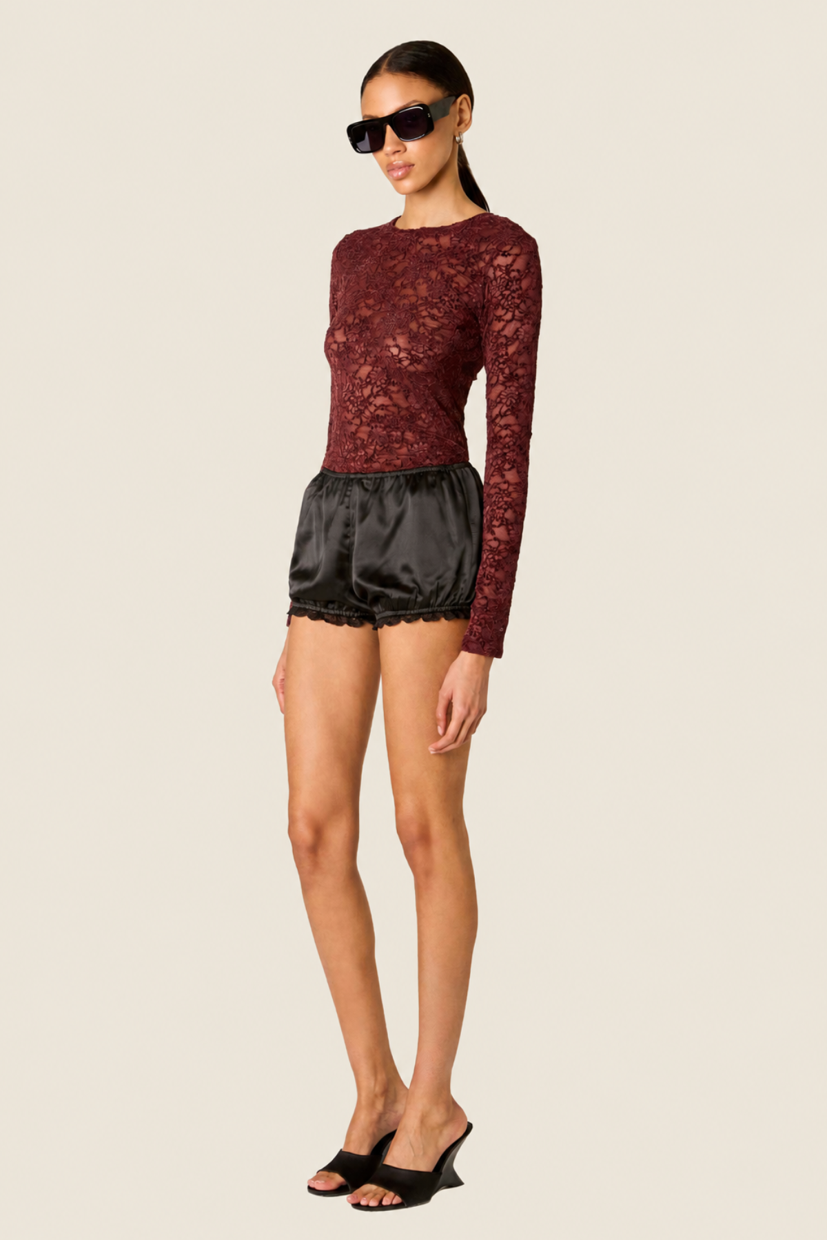 Top Fox en vibrante color escarlet  con diseño de tirantes ajustables y tejido 