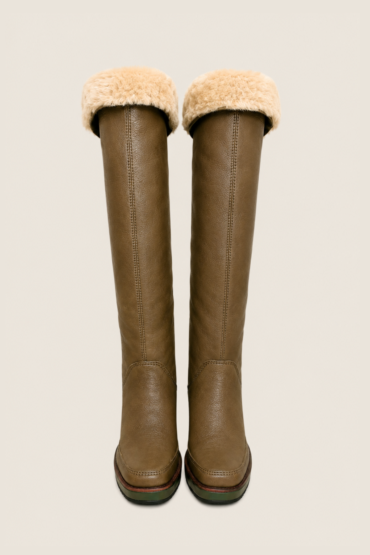 Botas Michael Kors Altitude en piel negra con diseño moderno y tacón alto para un estilo elegante y sofisticado en invierno
