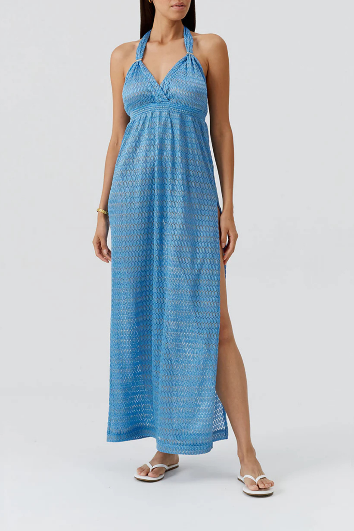 Vista frontal del vestido Mariah Ocean con silueta fluida y corte elegante resort
