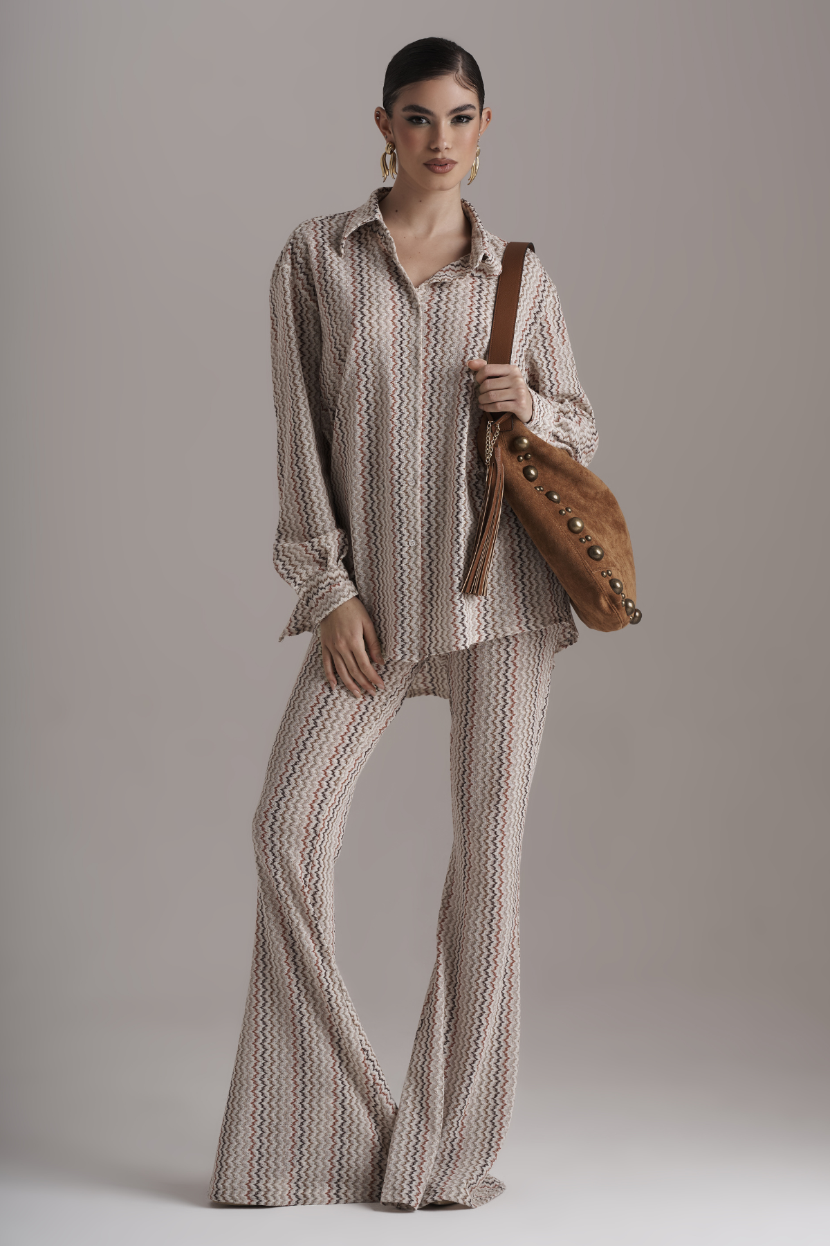 Camisa Cappuccino de manga larga para mujer con corte moderno y tejido suave ideal para looks elegantes y casuales