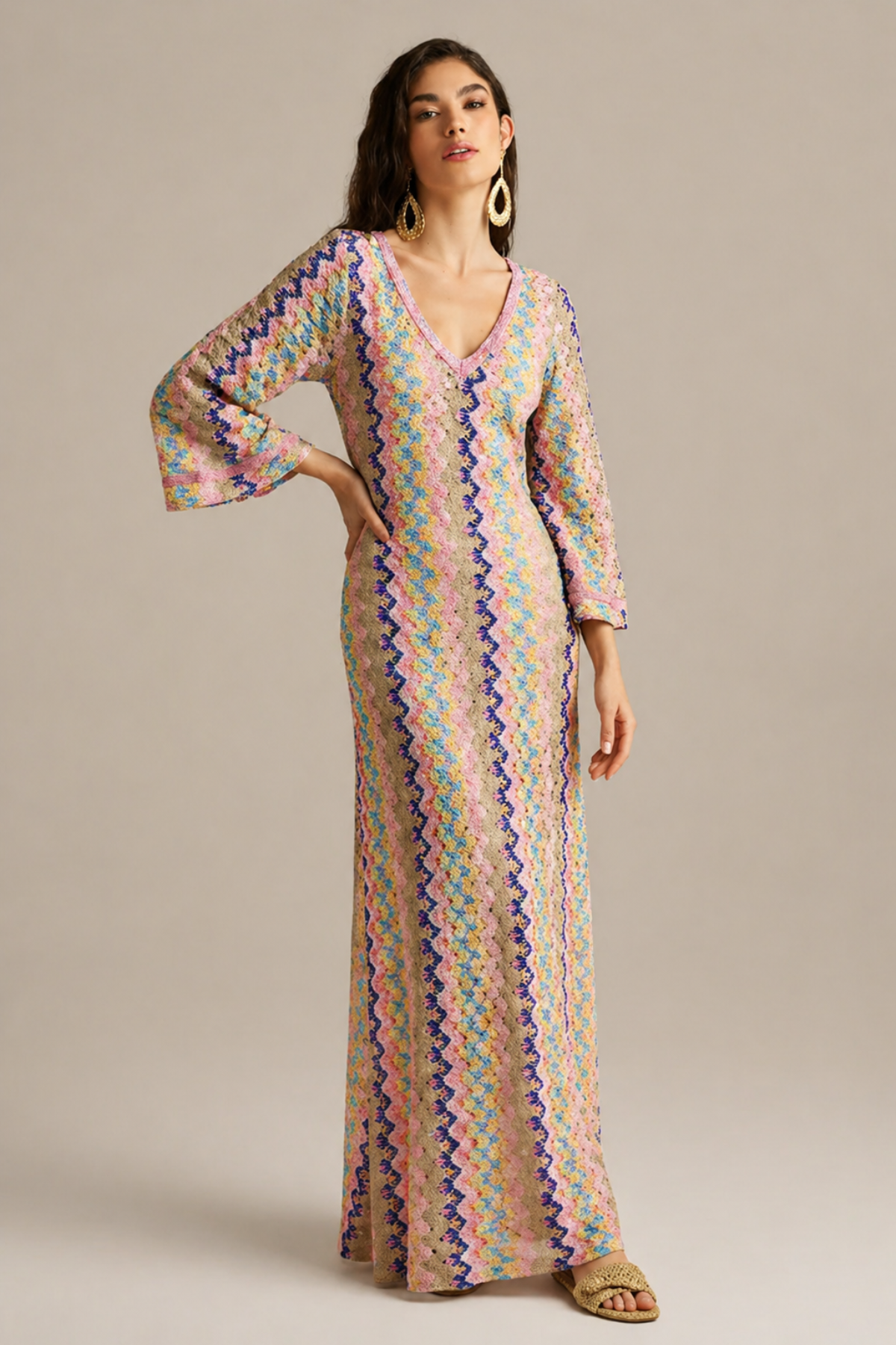 Kaftan largo Oasi con estampado geométrico rosa y salmon y diseño fluido elegante ideal para verano, vacaciones y estilo resort luxury