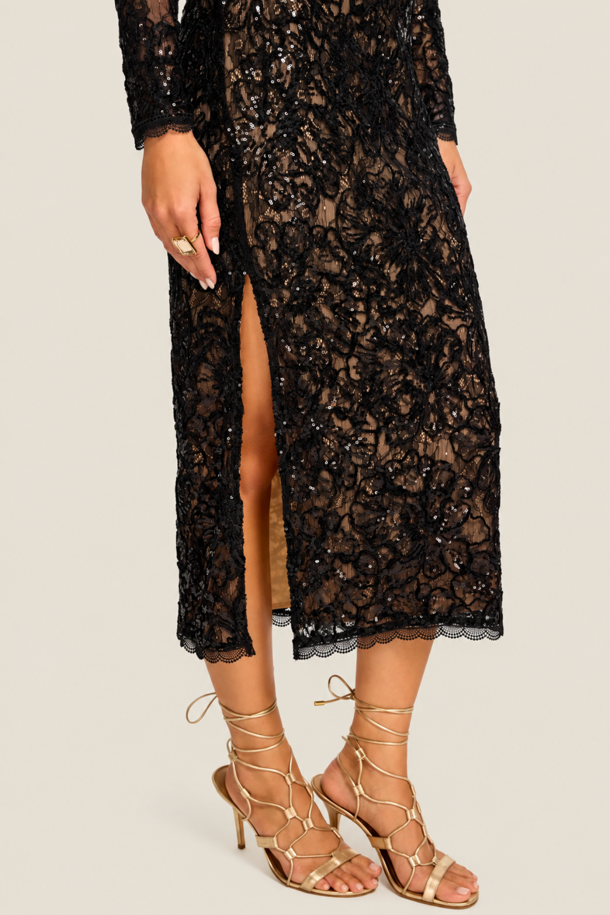 Falda midi de fiesta negra de piedreria y encaje Ramy Brook vista lateral 