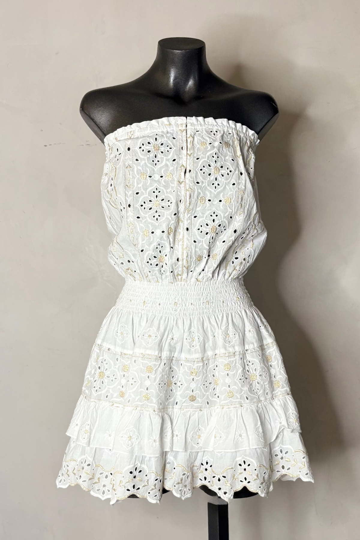 Vestido mini blanco Simeto de algodón ligero con diseño elegante ideal para verano, playa y looks casual chic