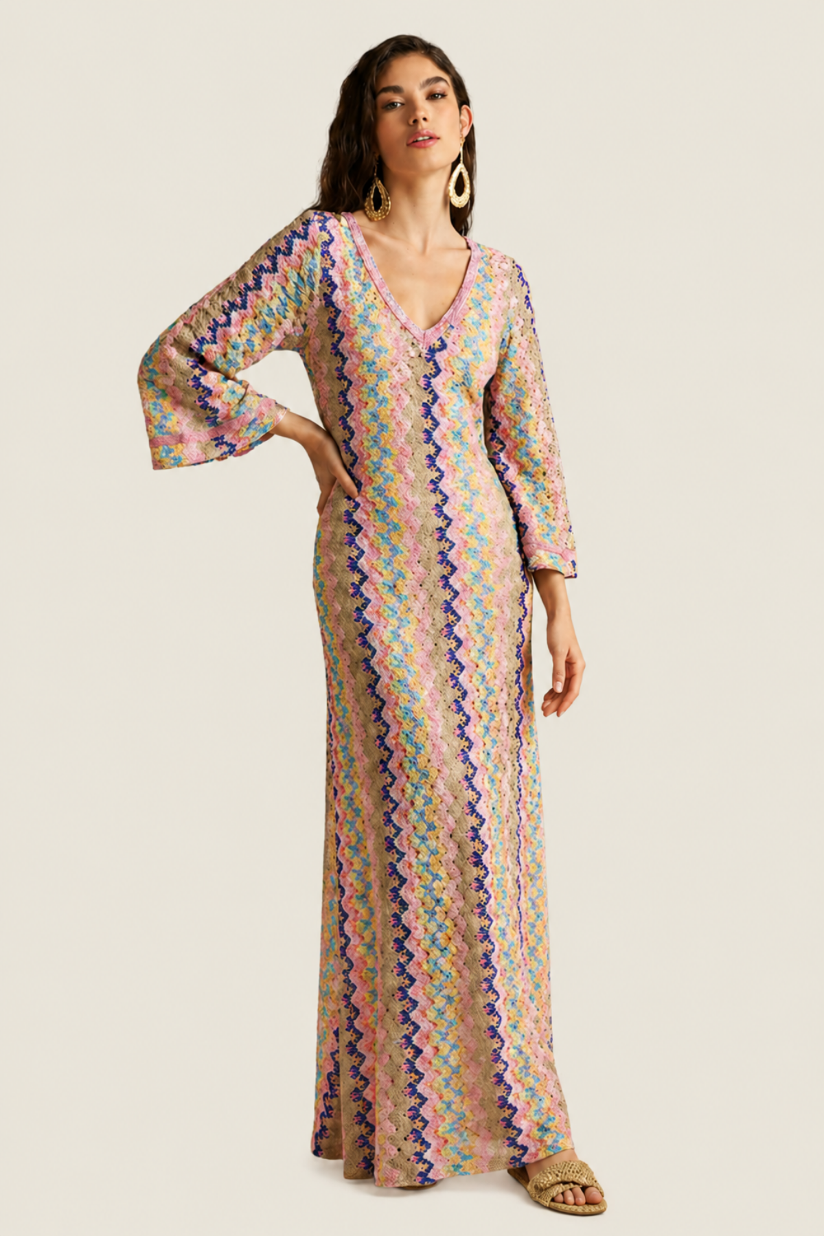 Kaftan largo Oasi con estampado geométrico rosa y salmon y diseño fluido elegante ideal para verano, vacaciones y estilo resort luxury