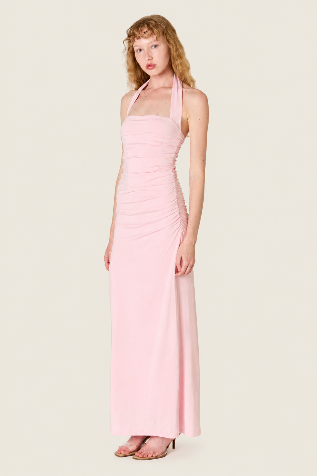 Vestido de fiesta rosa Aliento detalle lateral, look femenino y sofisticado para eventos y celebraciones