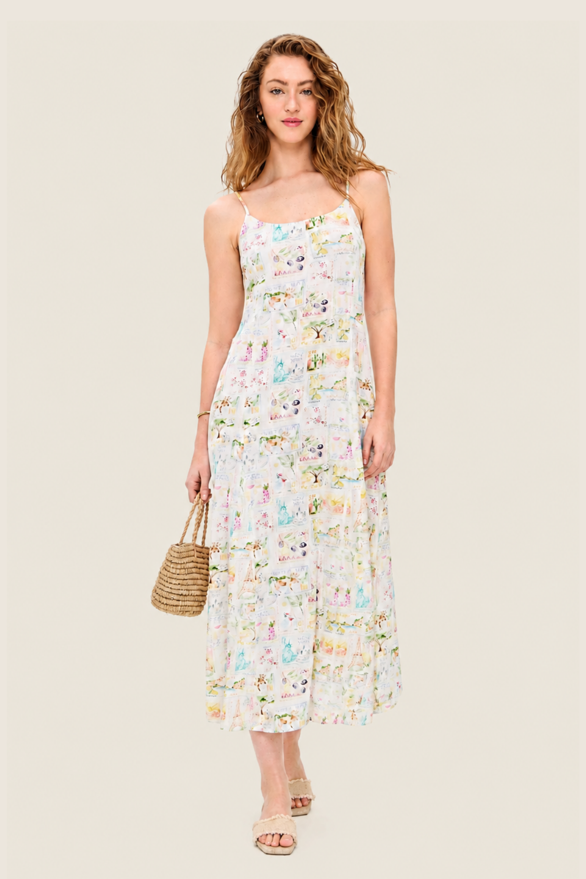 Vestido Coastal Postcard flotando al caminar: tejido vaporoso que crea efecto flow perfecto para fotos en la playa al atardecer