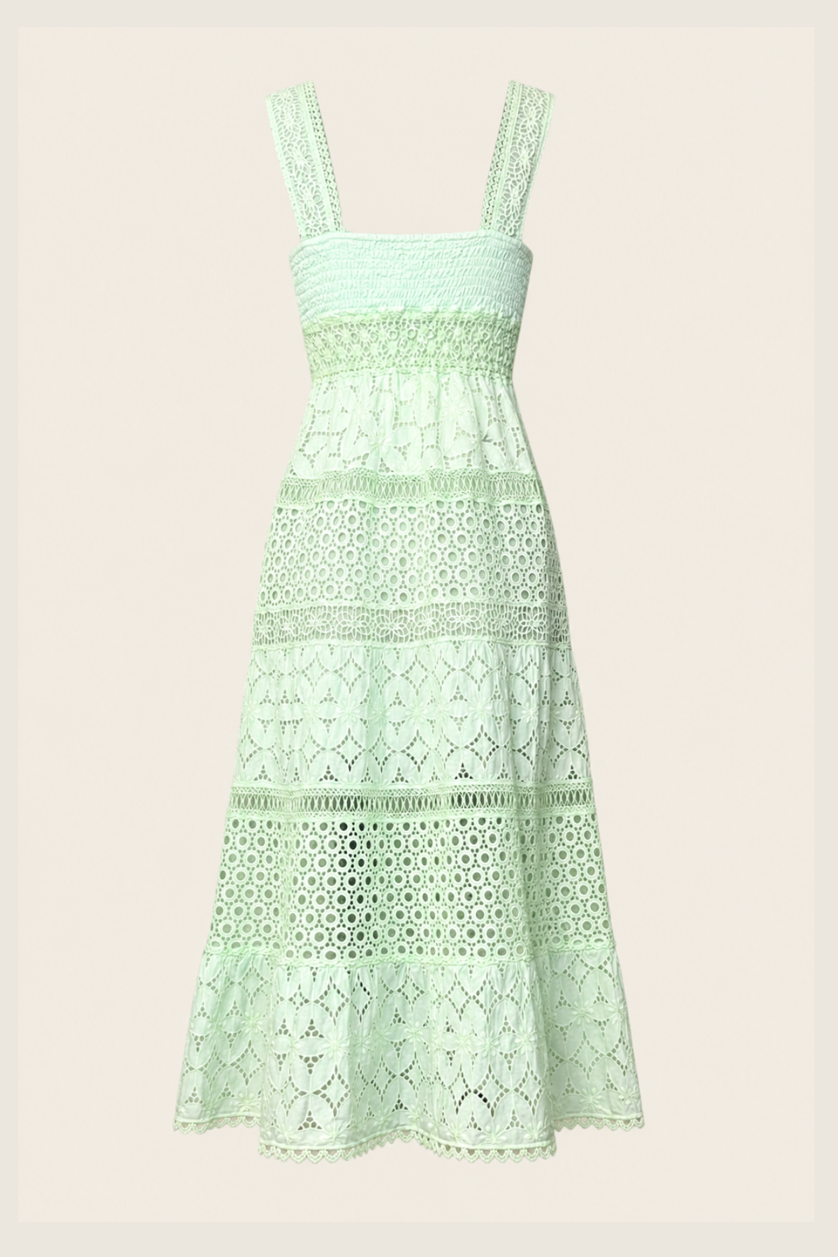 Modelo con vestido midi aqua fluido y diseño elegante perfecto para bodas de día, cenas y looks femeninos sofisticados