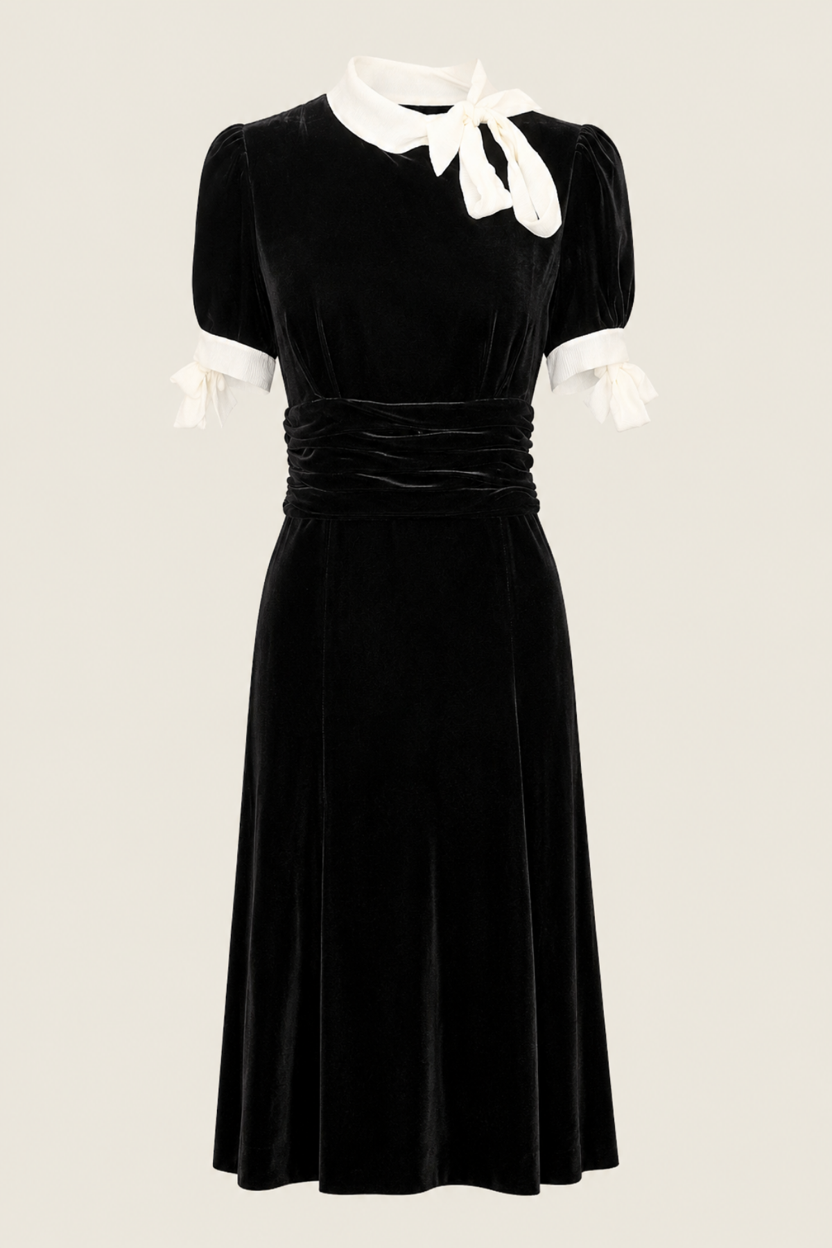 Vestido midi Luisa Beccaria de terciopelo en color negro con diseño elegante y manga larga, perfecto para eventos sofisticados
