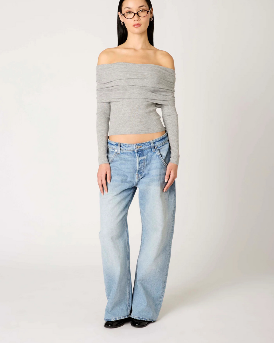 Suéter femenino Islay Heather Grey, manga larga con cuello redondo y tejido cálido, perfecto para combinar con pantalones o faldas