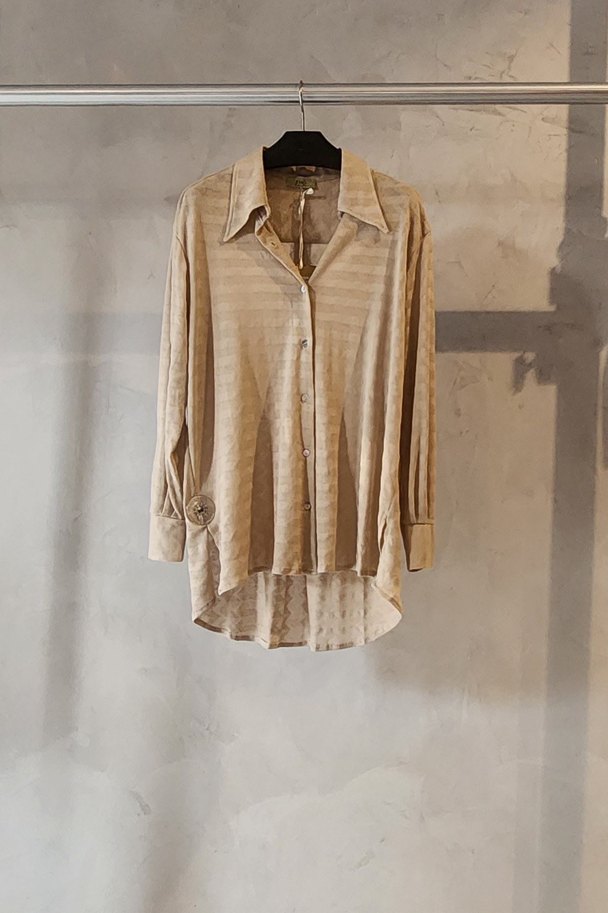 Camisa Pho Firenze cappuccino de punto manga larga con corte moderno y tejido suave para looks elegantes versátiles