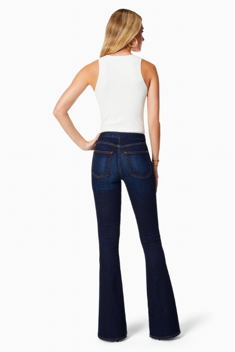 Vista trasera del pantalón Helena con bolsillos jeans auténticos y cintura alta para silueta estilizada y favorecedora