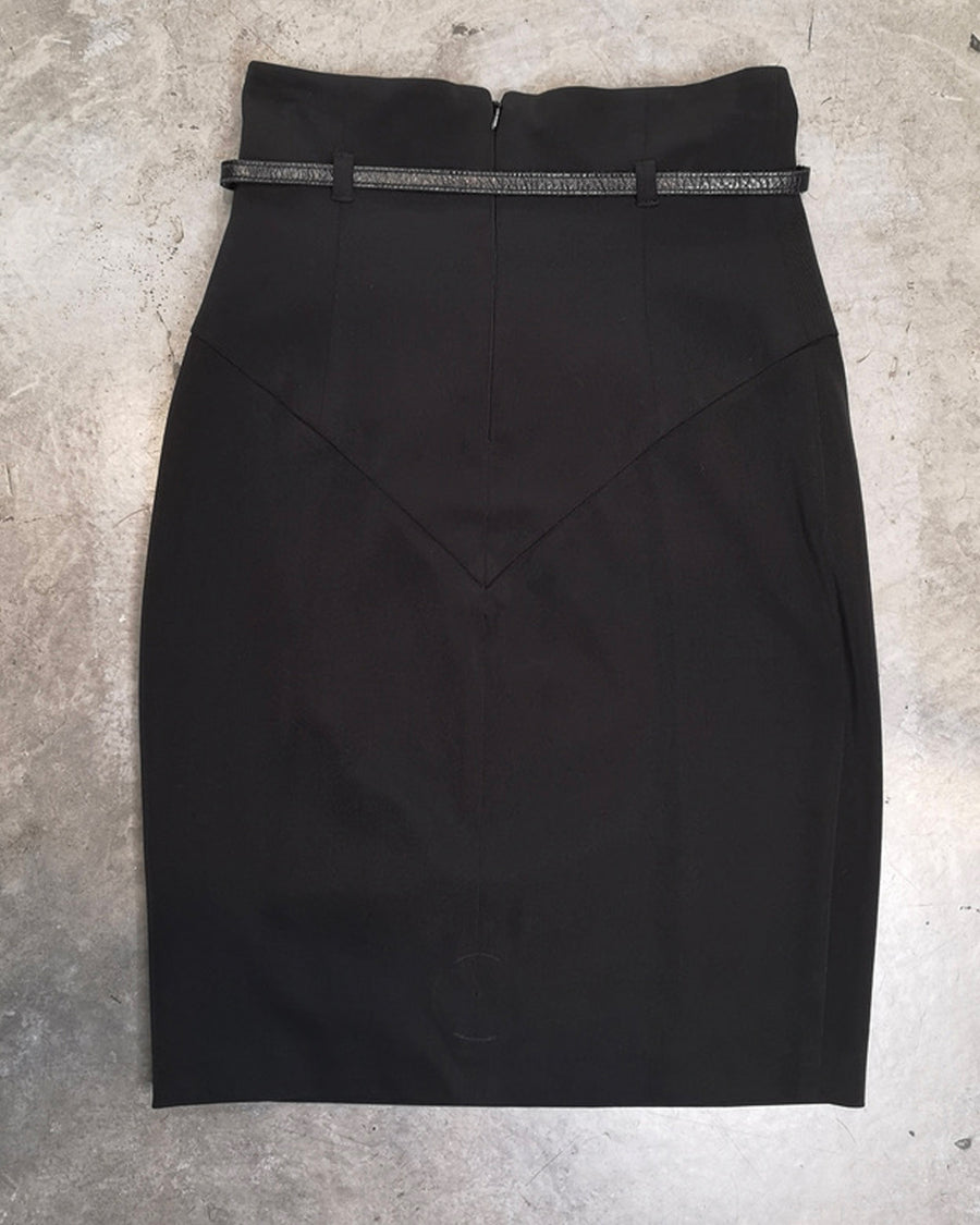 Black Halo Falda Talle Alto Pencil en negro, con corte lápiz y cremallera invisible en la espalda